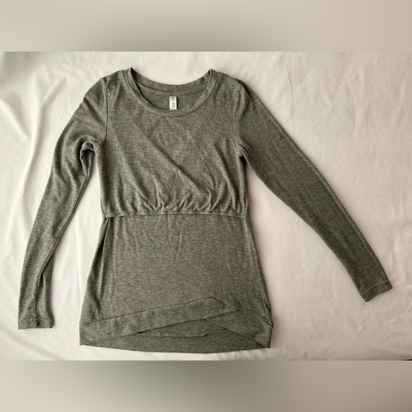 Latched Mama everyday nursing sweater crew neck long sleeve - Heathered grey - Picture 13 of 13
